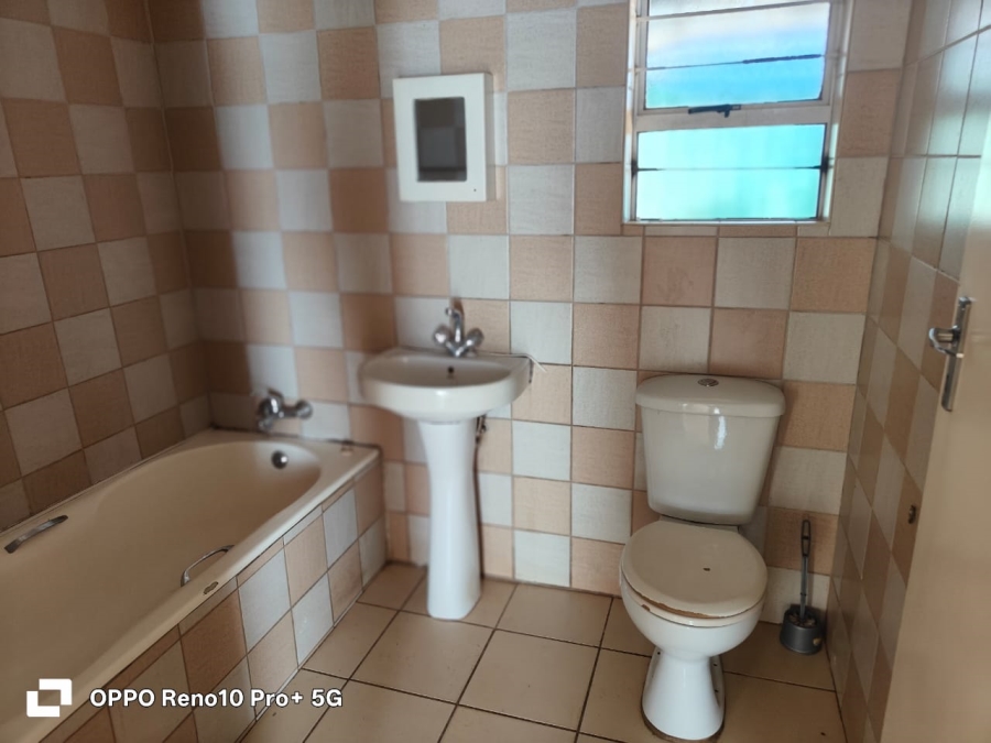 To Let 2 Bedroom Property for Rent in Promosa North West